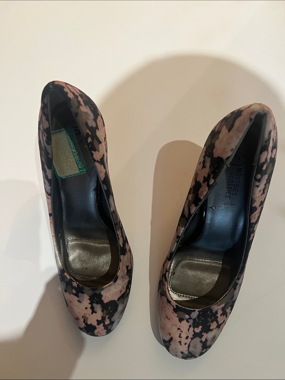 Mootsies Tootsies Pink and Black Floral Pattern Pumps